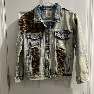 Acid Wash Denim Leopard Print Jean jacket. girls. Size medium